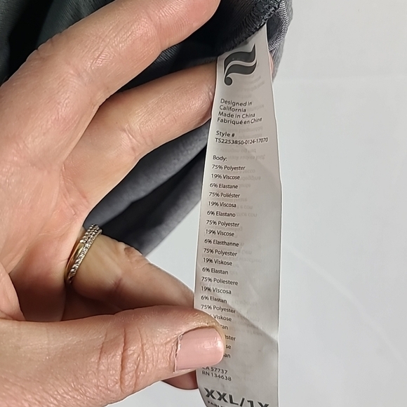 NEW Fabletics Women's Evolve 3-Pocket Scrub Top Sleeveless V-Neck Grey Sz XXL - Picture 5 of 6